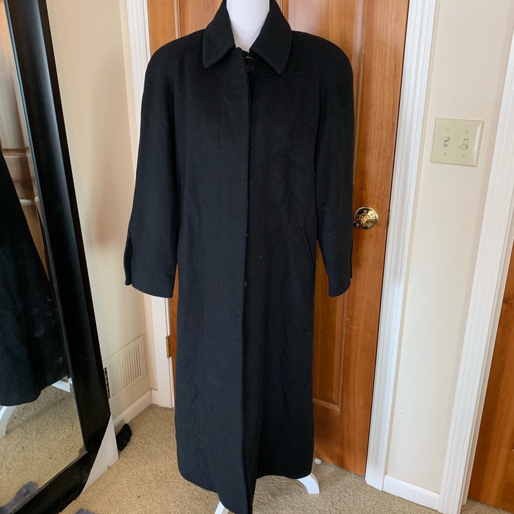 LIZ CLAIBORNE 💯 LambWool black coat. Size 8😎